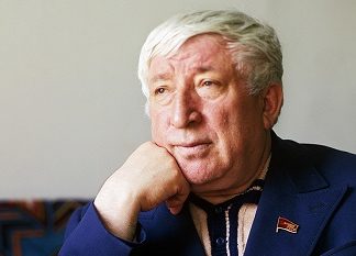 Rasul Hamzatov hayoti va ijodi Rasul Hamzatov rasmlari Rasul Hamzatov hayoti va ijodi