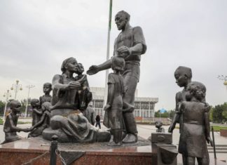 История одного памятника (Памятник на площаде «Дружбы народов») Памятник на площаде «Дружбы народов»